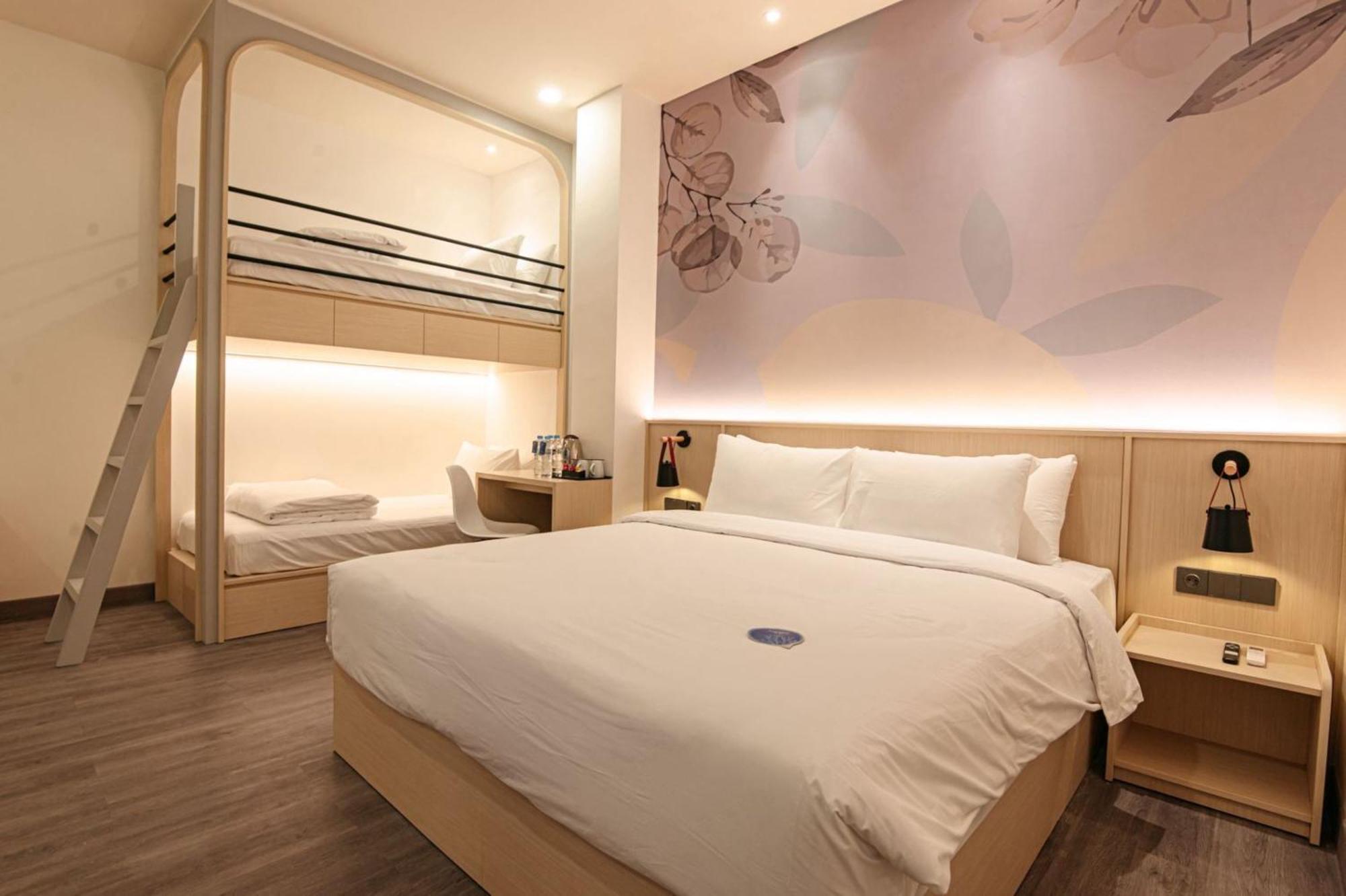 True Blue Hotel Menteng Jakarta Exterior photo