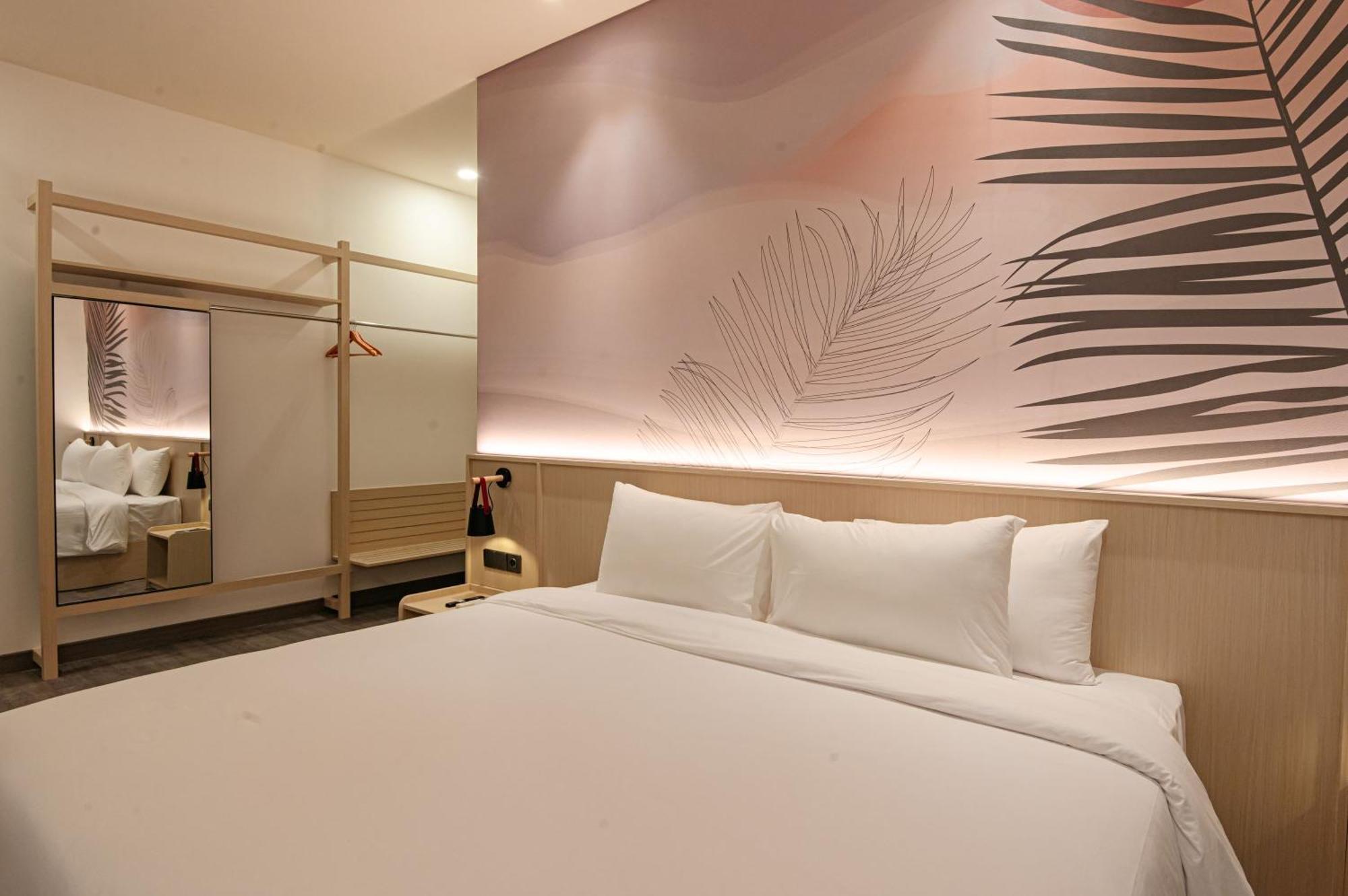 True Blue Hotel Menteng Jakarta Exterior photo