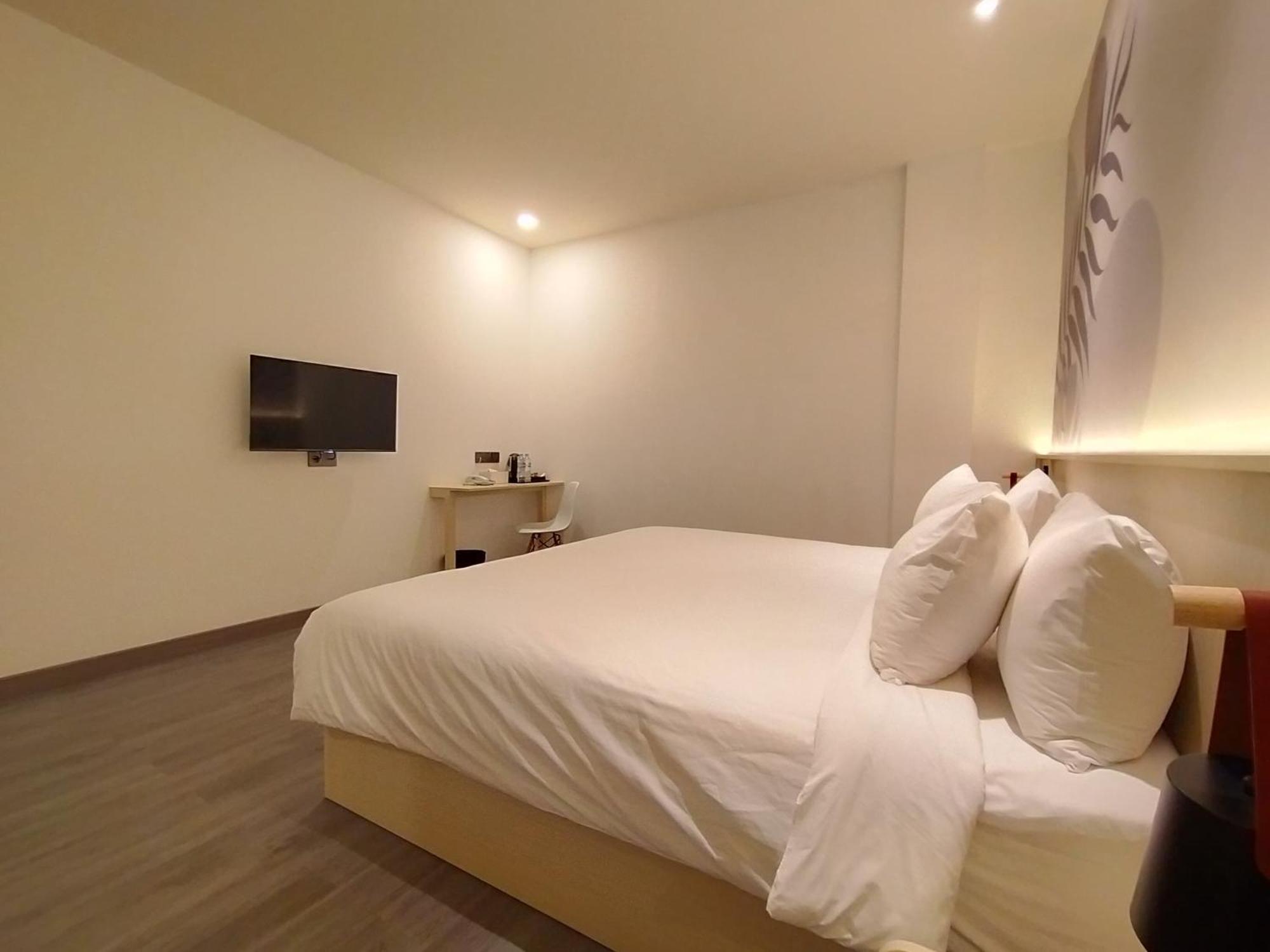 True Blue Hotel Menteng Jakarta Exterior photo