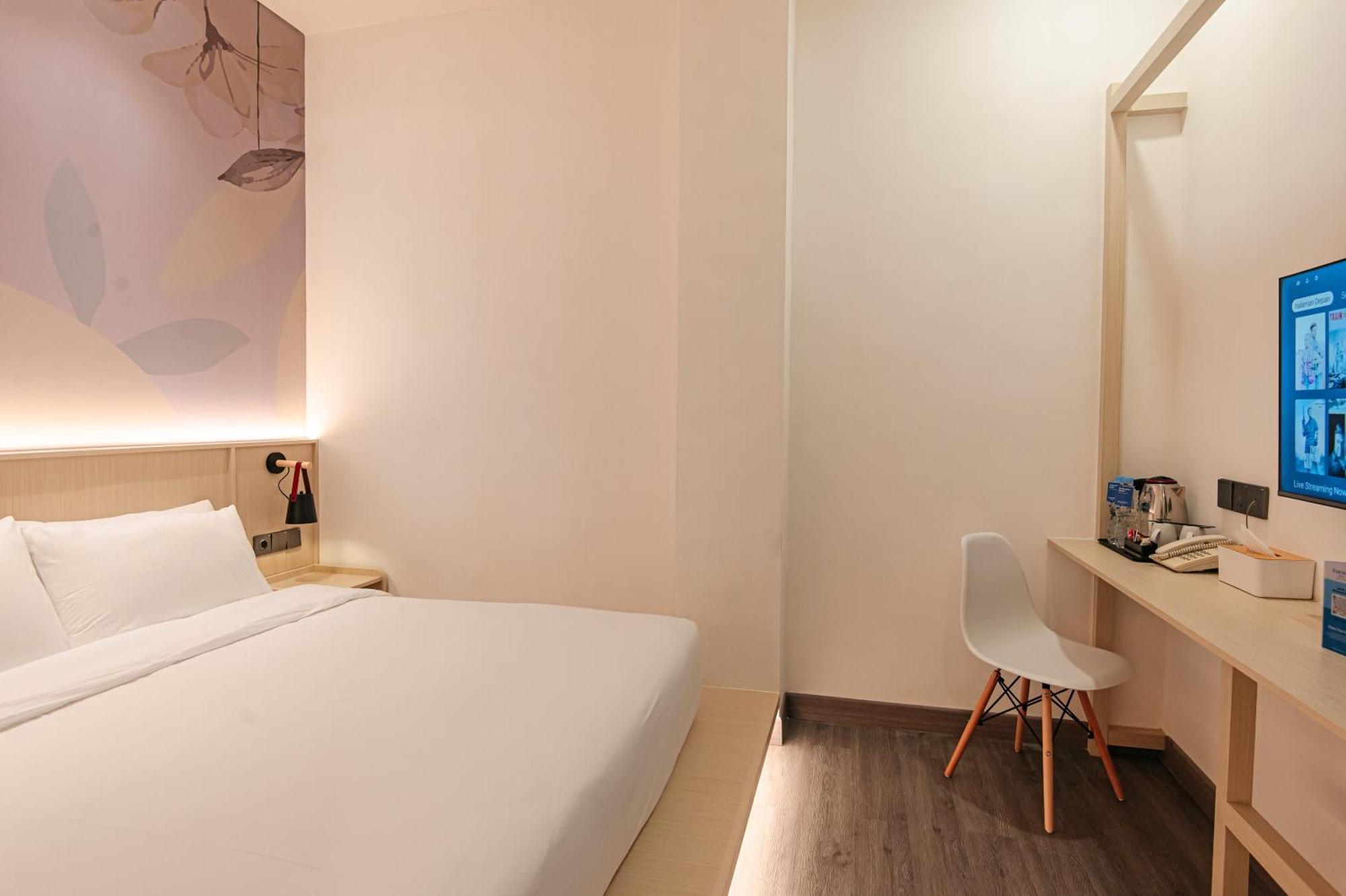 True Blue Hotel Menteng Jakarta Exterior photo